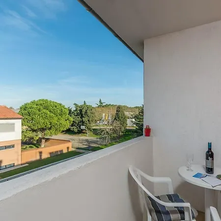 Apartment Bella With Balcony