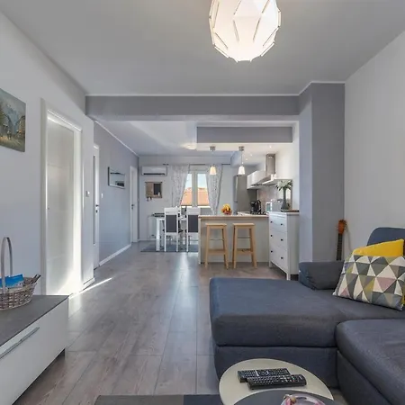 Bella With Balcony شقة