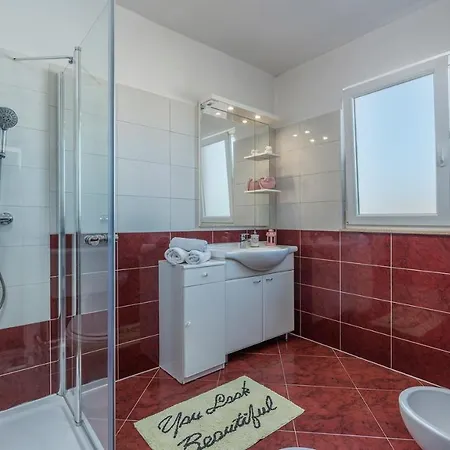 Bella With Balcony شقة *