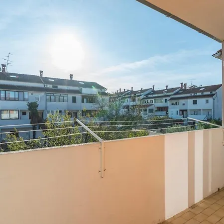 Bella With Balcony Apartament