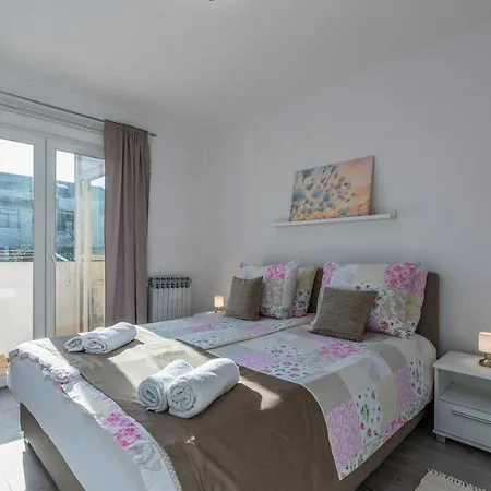 Апартаменты Bella With Balcony *